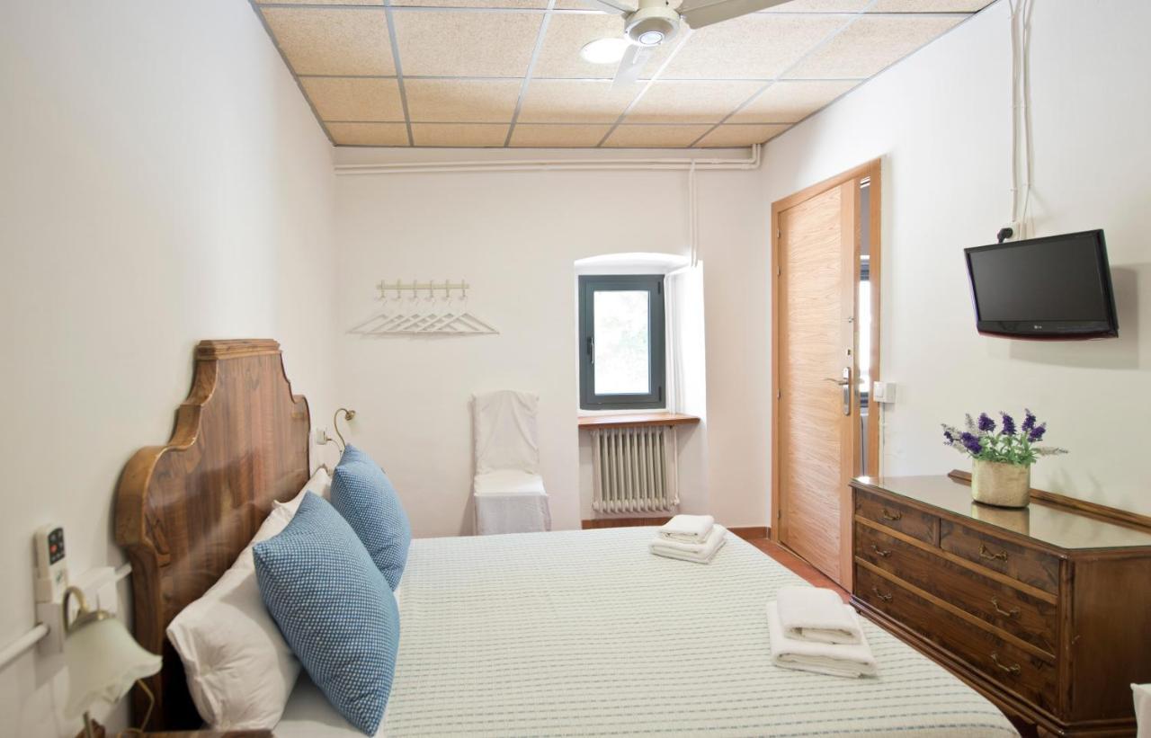 Hotel Santuari de la Mare de Déu de la Salut de Terrades Extérieur photo