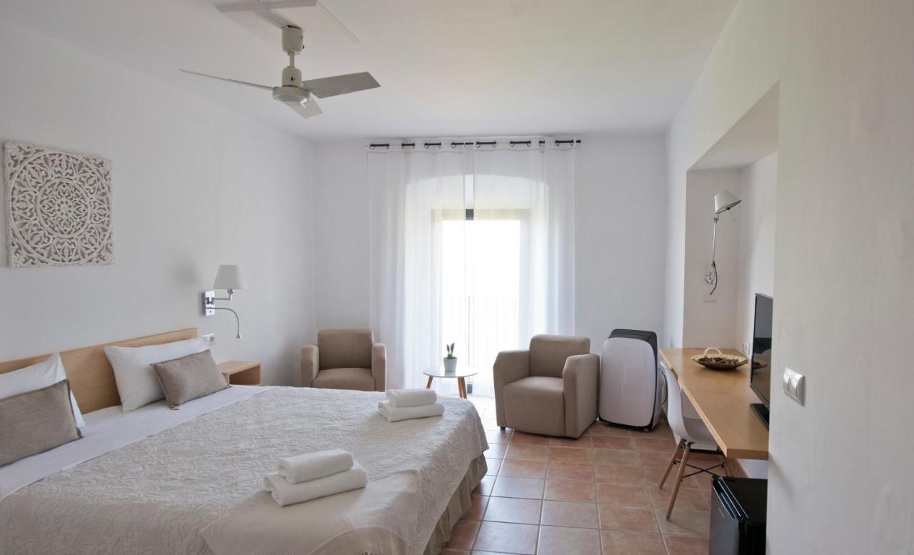 Hotel Santuari de la Mare de Déu de la Salut de Terrades Extérieur photo